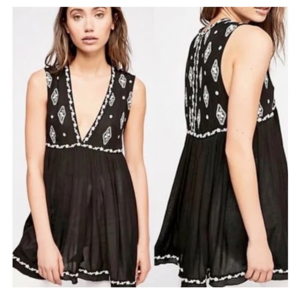 Free People Tops - Free People Relaxed Boho Tank Black White Embroidered Top Keyhole Back M